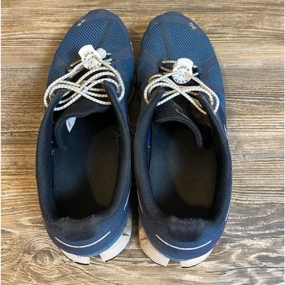 SOLD ON Running cloud Sz 9 Blue / White training running shoes - Picture 2 of 4